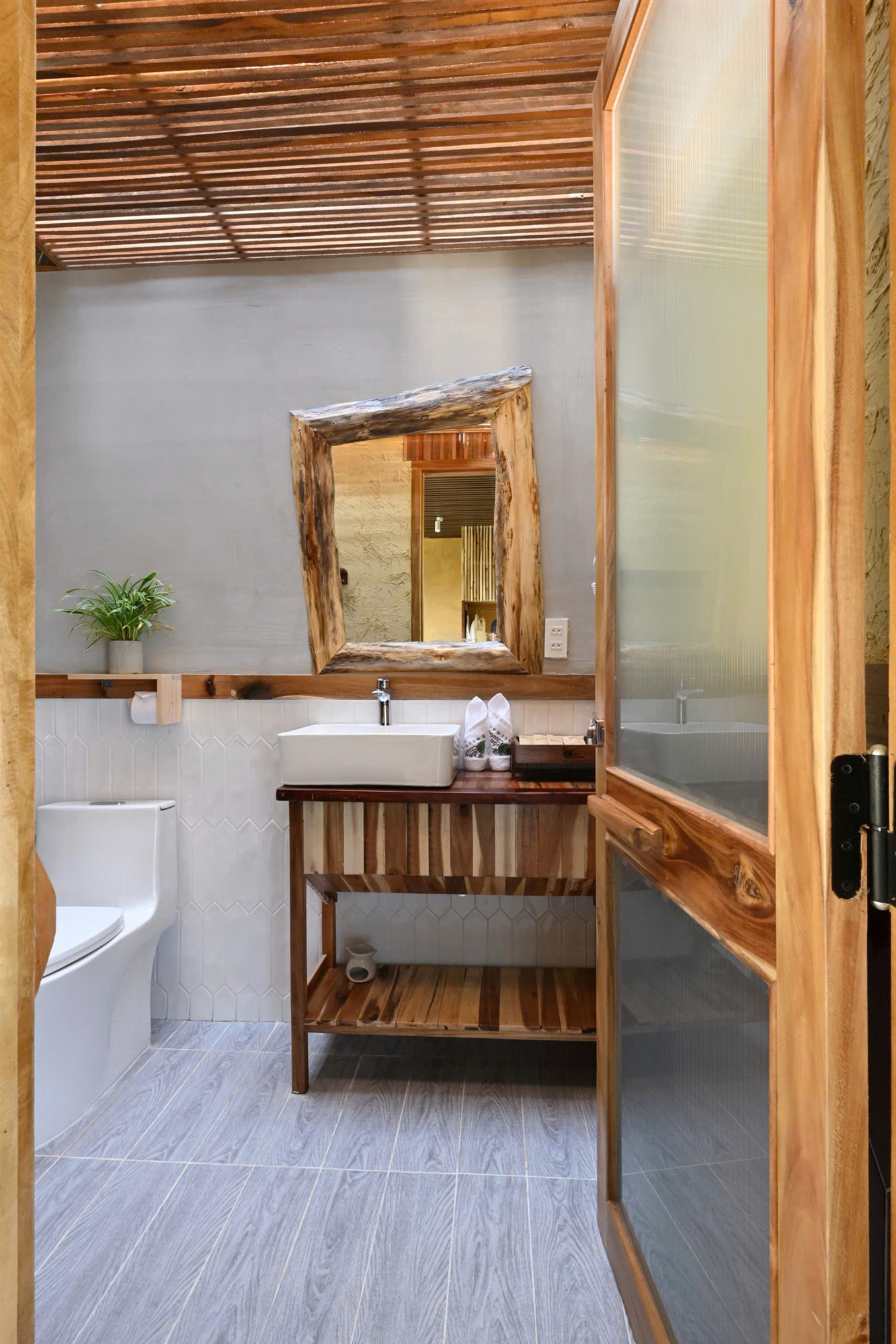 Chuồn Chuồn Retreat Ngô – Căn Hộ View Núi Và Biển Xa, Gần KDL Hàm Tiến
