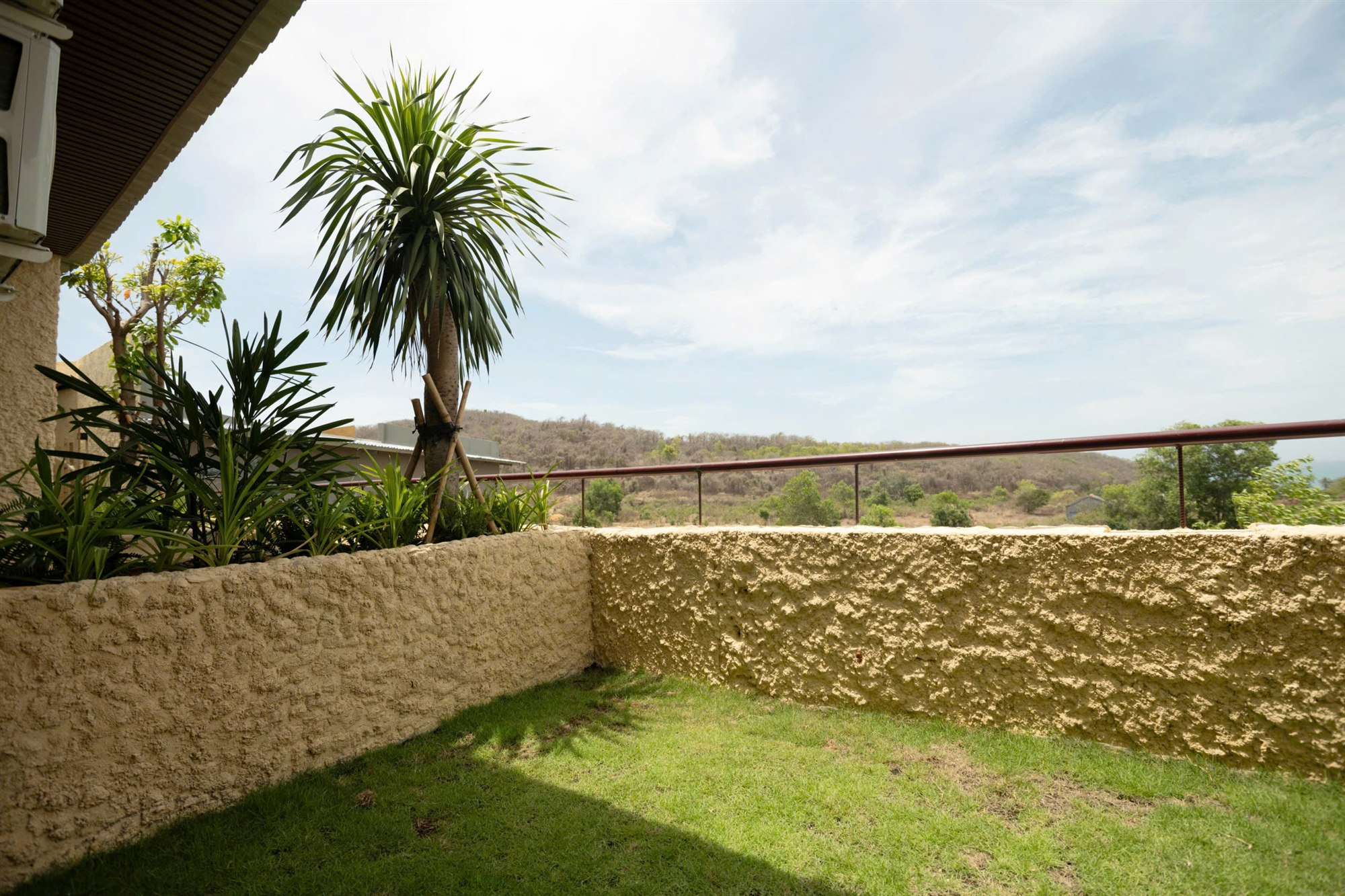 Chuồn Chuồn Retreat Ngô – Căn Hộ View Núi Và Biển Xa, Gần KDL Hàm Tiến