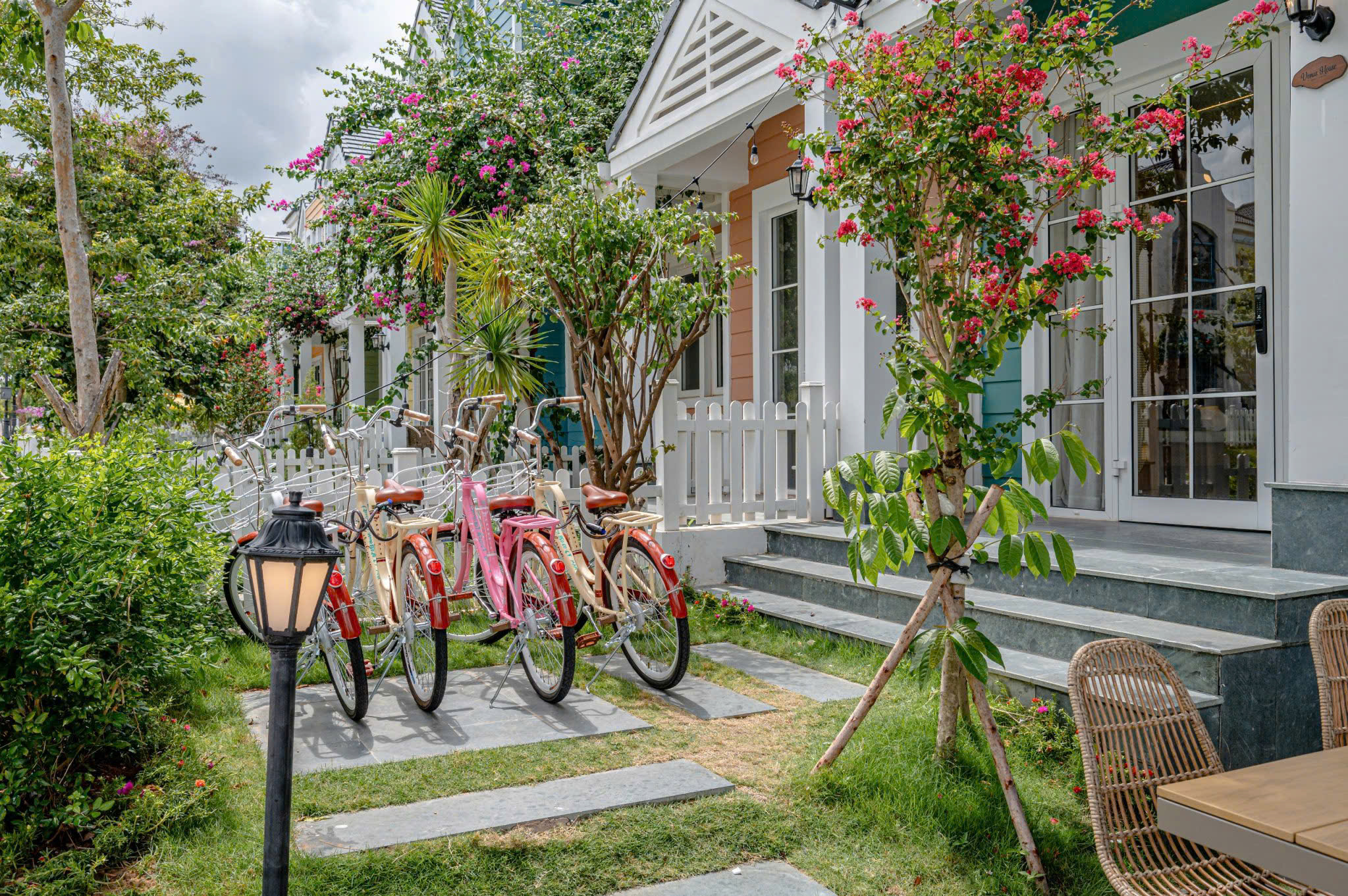 Nhà Phố 3PN – Cách Hồ Bơi Khu 7 Chỉ 80m, Tặng 4 Xe Đạp – Cho Thuê Theo Tháng NovaWorld Phan Thiết