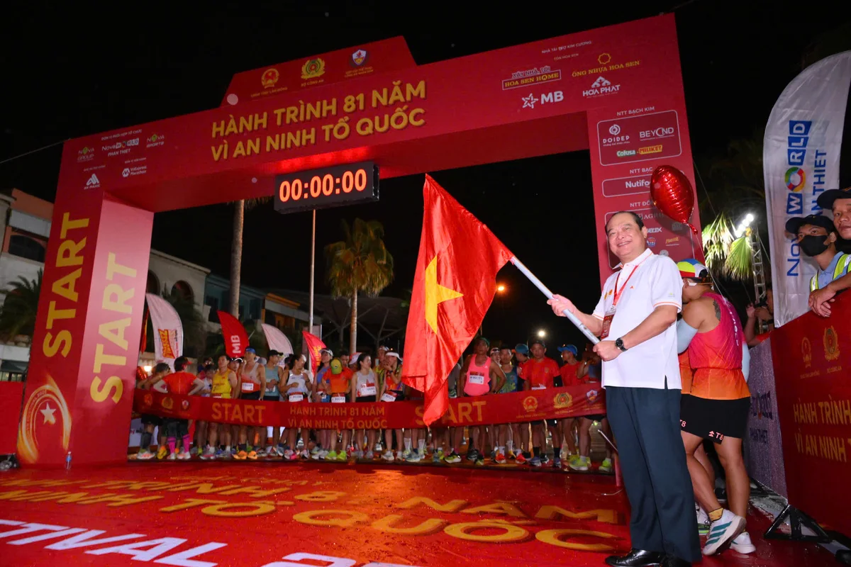 Lượt xuất phát cự ly 42km lúc 4 giờ sáng ngày 2/8/2026